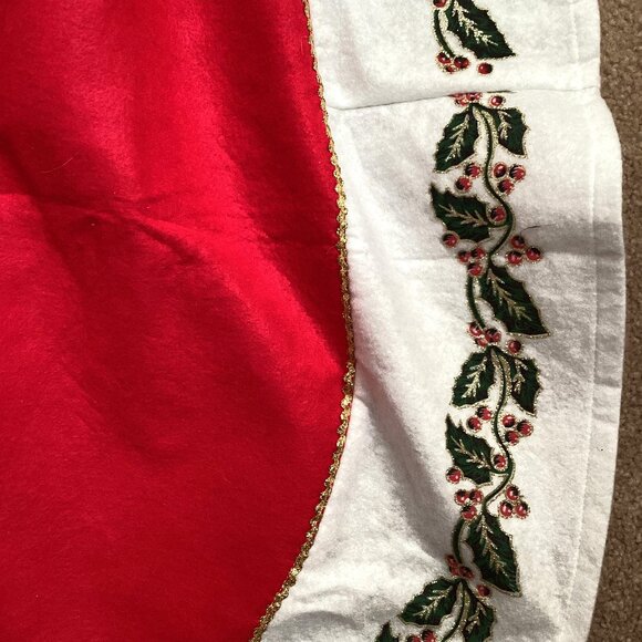 Christmas Tree Skirt White Red Tree Base Cover Holly Leaves - Picture 2 of 5